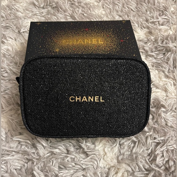 Chanel limited edition pouch - Picture 3 of 11
